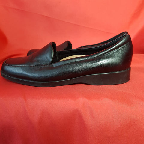 Clarks Collection Womens Black Wide Fit Shoes Size 4.5.