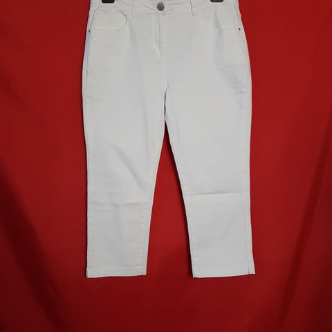 M&Co White Cotton 3/4 Trousers Size 14.