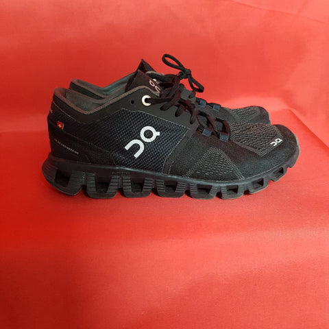 On Running Cloudtec Kids Boy Black Trainers Size 4 / 37.